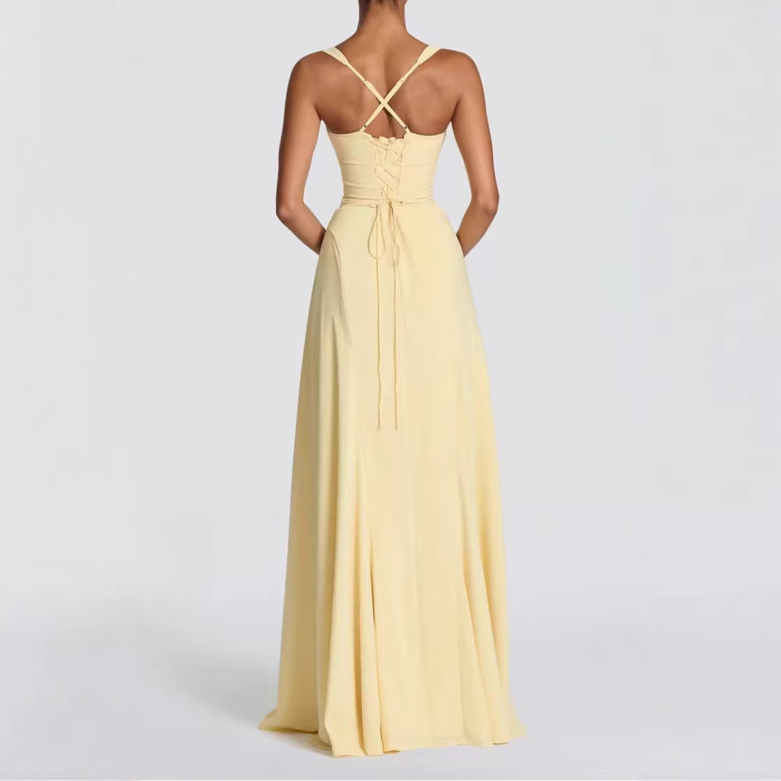 Robe longue à bretelles larges et taille nouée