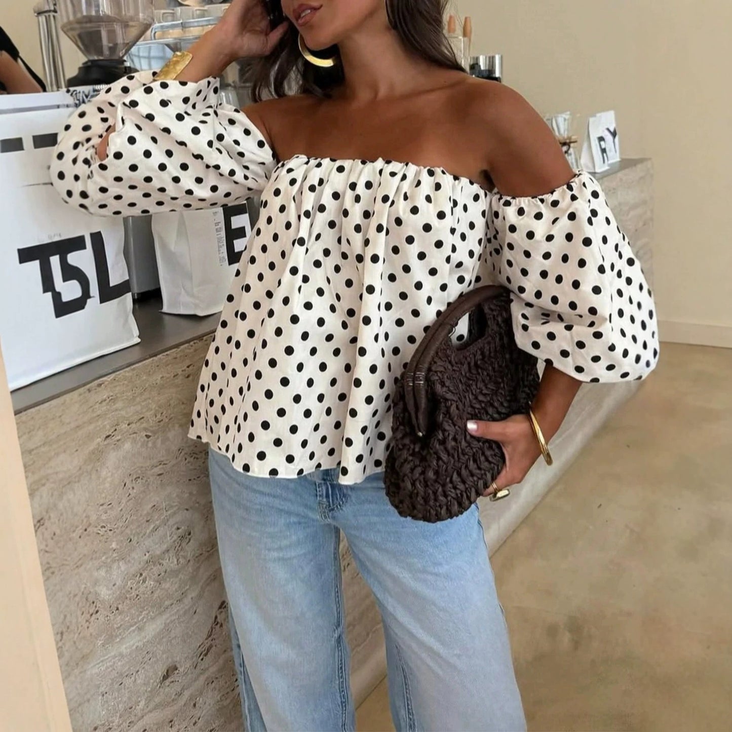 Blouse à pois épaules dénudées