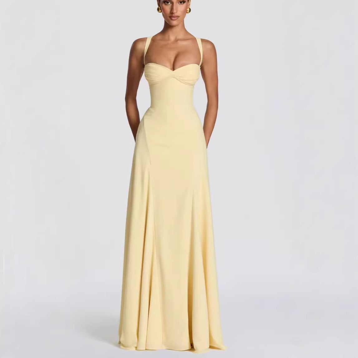 Robe longue à bretelles larges et taille nouée