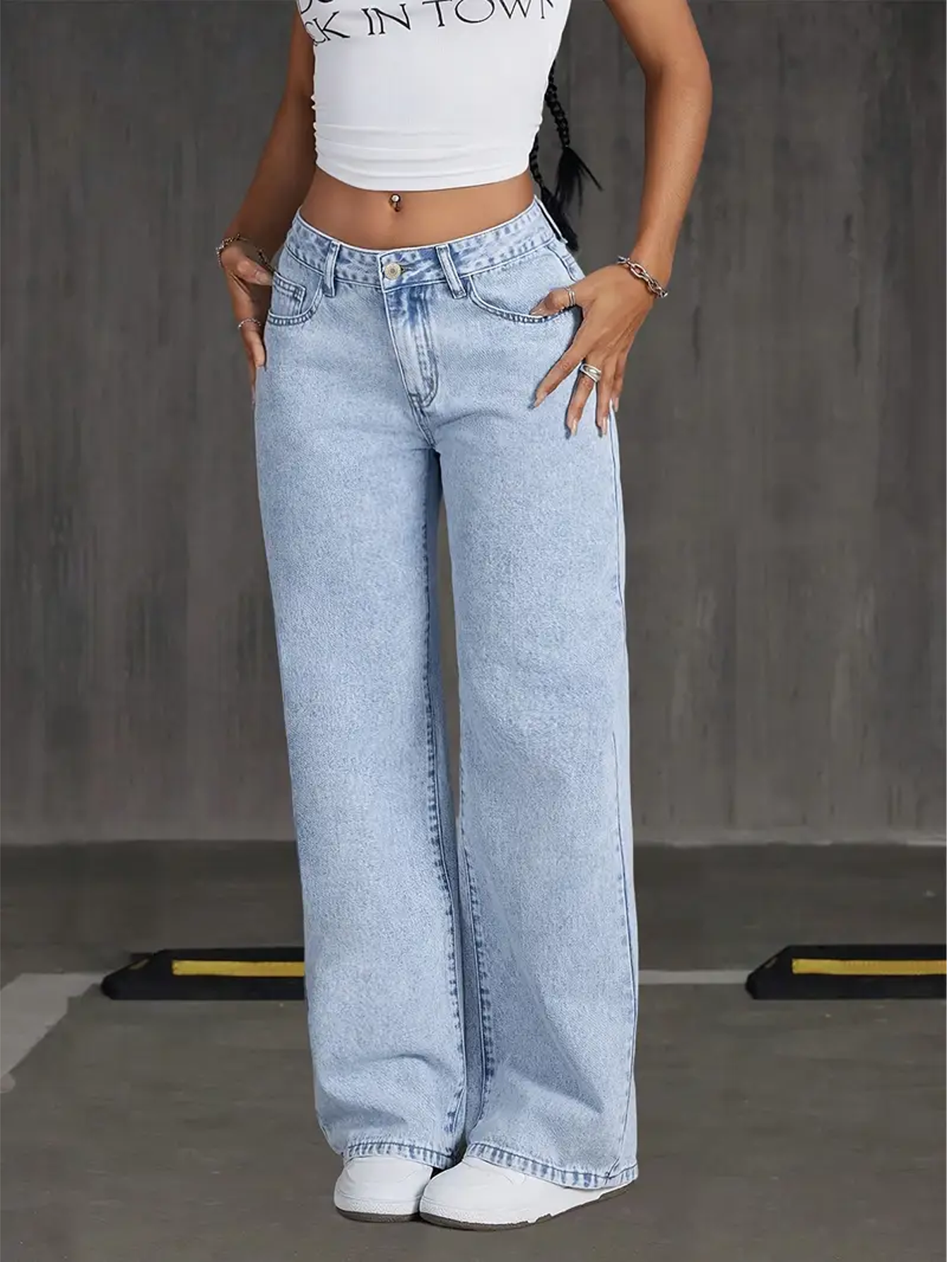 Jean taille haute jambe large, coupe droite délavé clair