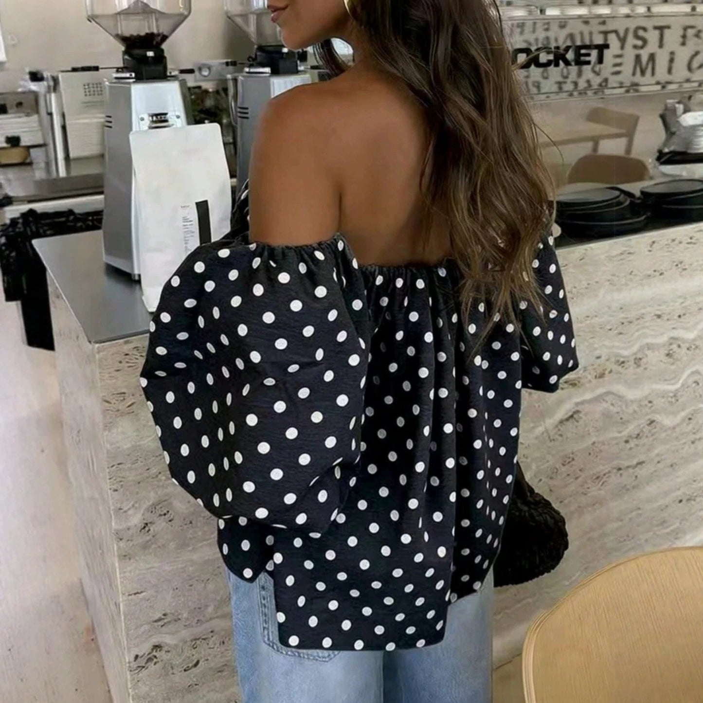 Blouse à pois épaules dénudées