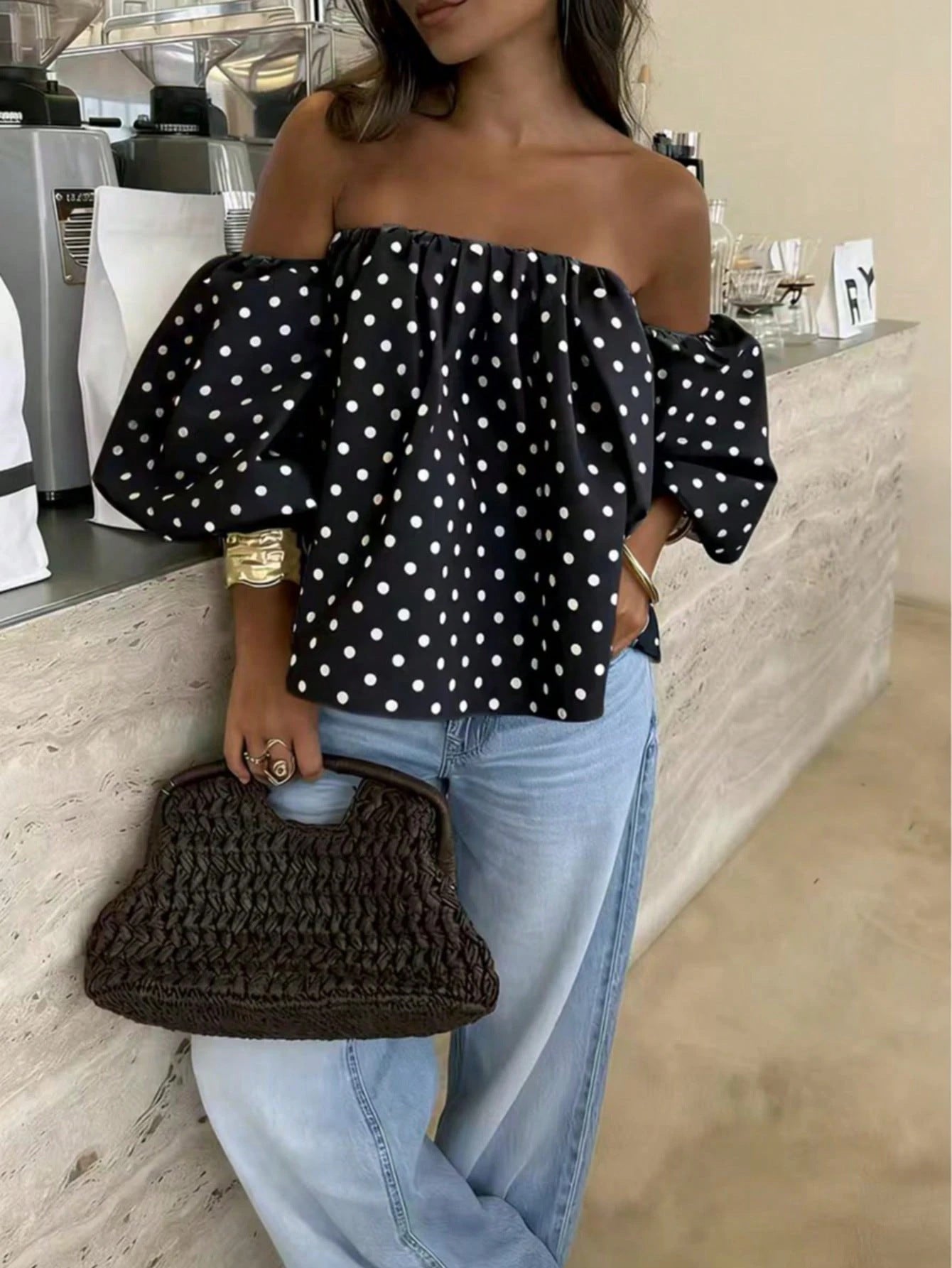Blouse à pois épaules dénudées